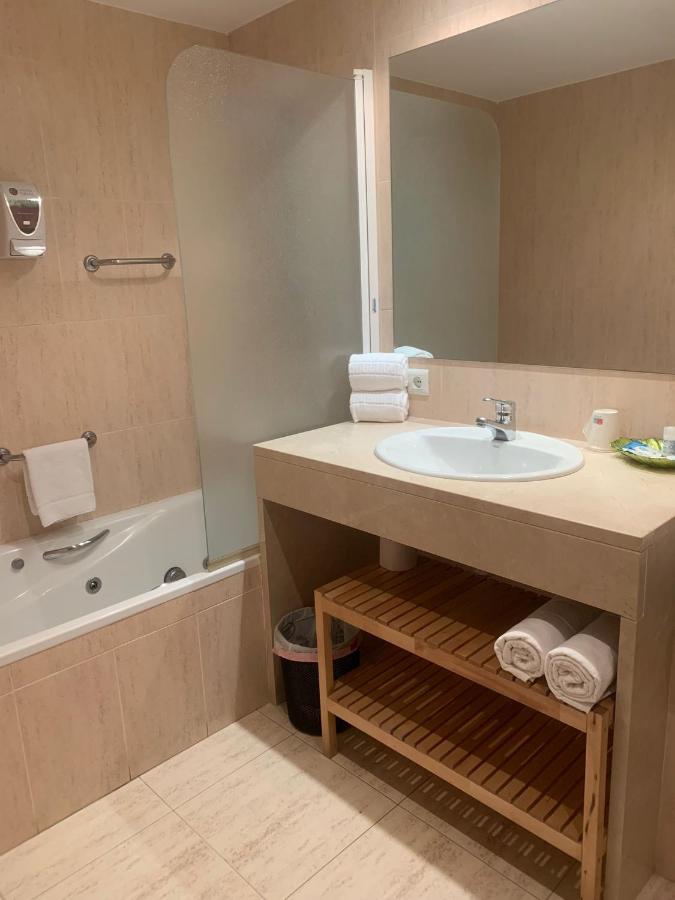 Hostal Torras Sant Hilari Sacalm Eksteriør bilde